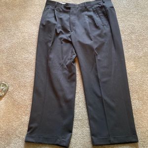 Mens Haggar pleated gray pants 40x29.
